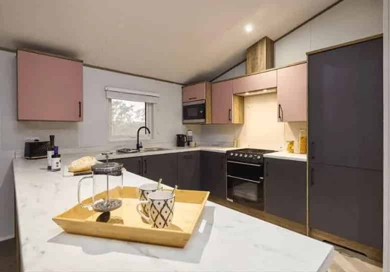 2 Bed New-Build Lodge with Lake Views