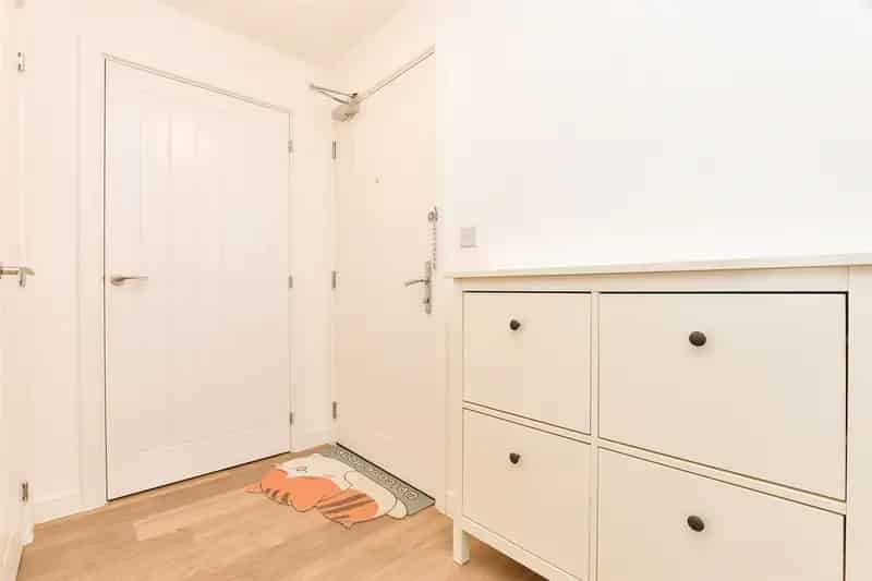2 Bedroom Apartment for Sale Near Merstham Station