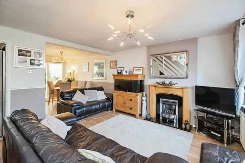4 Bedroom Semi-Detached House For Sale