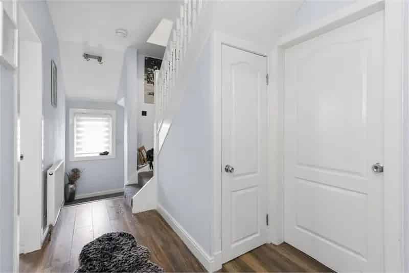 3 Bed Maisonette Near A1 - Modern, Spacious Family Home