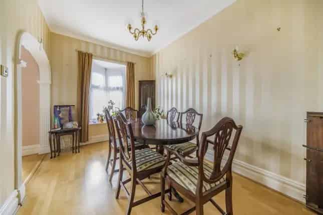 Semi Detached House for Sale in Ealing W5