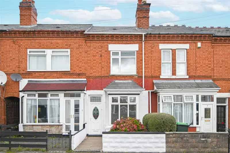 2 Bedroom Mid Terrace House For Sale