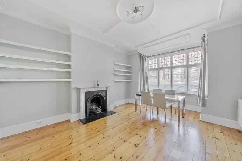 Spacious 2-Bedroom Flat Streatham Hill Near Transport Links