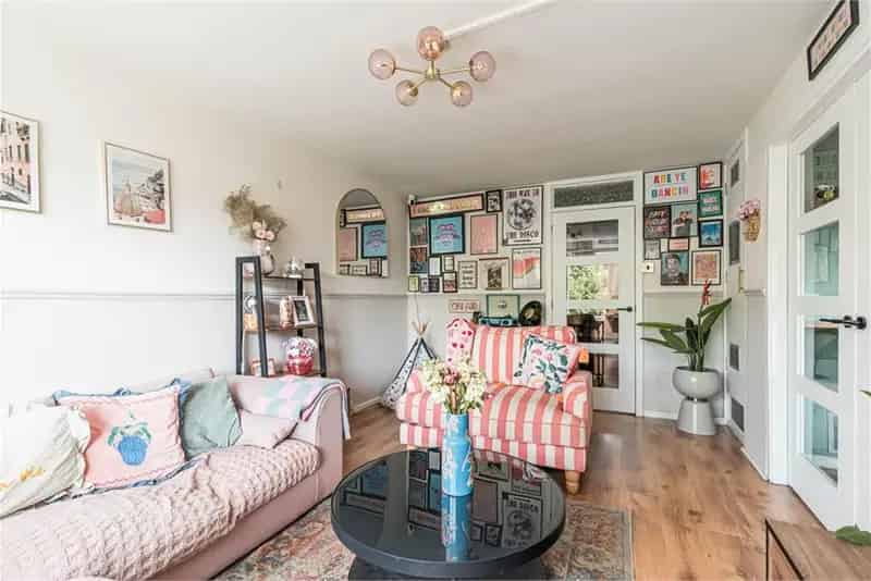 2 Bed Flat Second Floor 1 Reception Room Leith Edinburgh