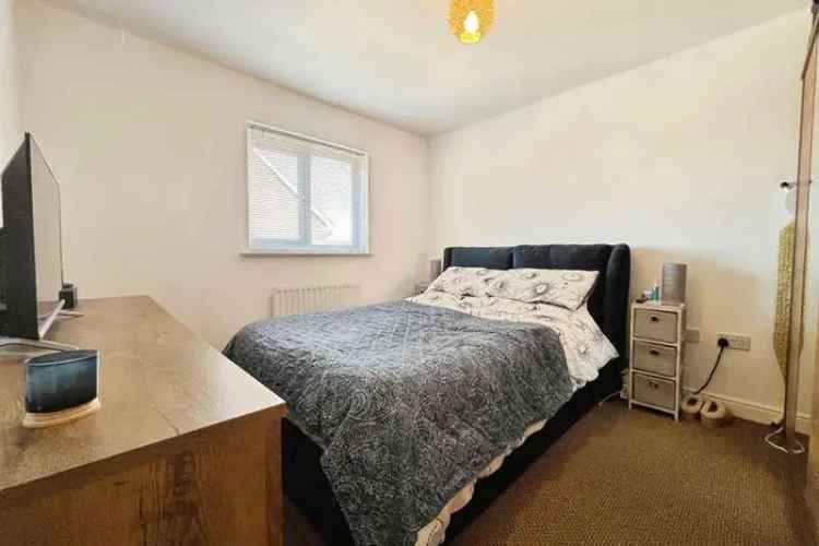 3 Bedroom Family Home Near Hall Ith Wood Train Station