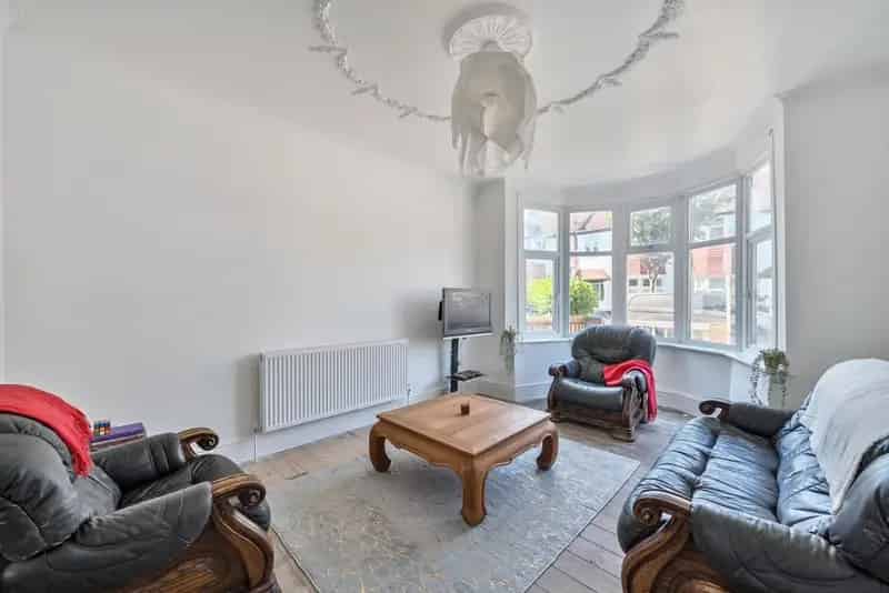 Elegant Three-Bedroom Family Home Near Crystal Palace and Streatham