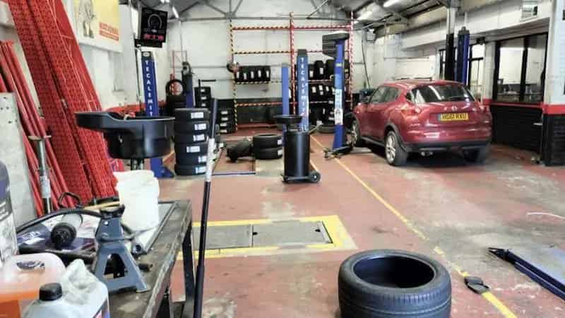 Industrial Unit with Four Roller Shutter Bays and Mezzanine Storage