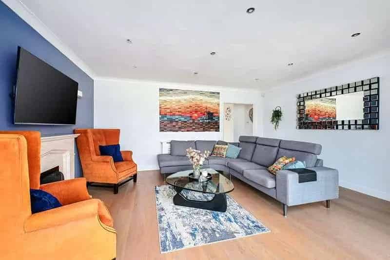 4 Bed House for Sale Brentford