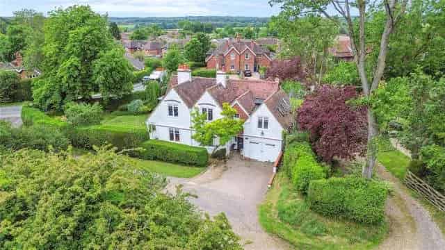 Five Bedroom Detached Home in Nettlebed Oxfordshire