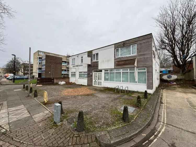 Two Story Office Building with Parking near Southampton City Centre