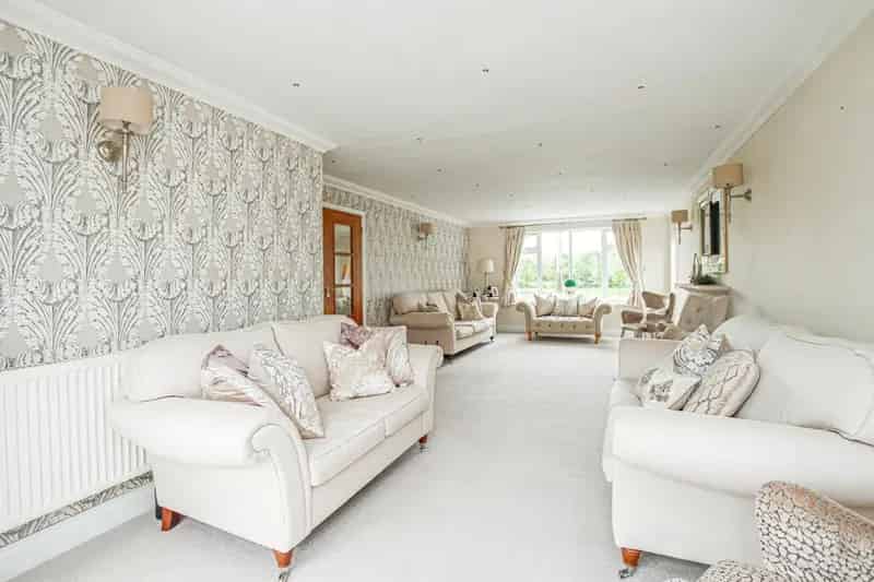 4 Bedroom Detached House for Sale in Eggington