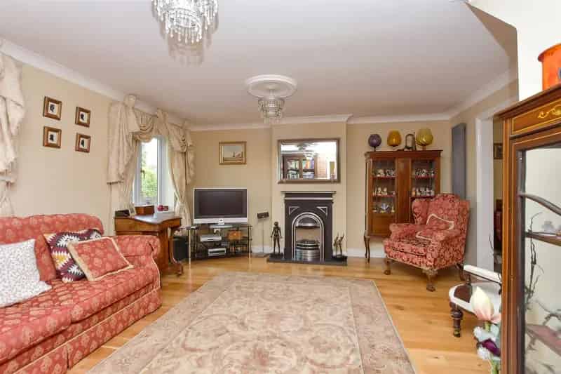 4 Bedroom Detached House for Sale in Hartlip