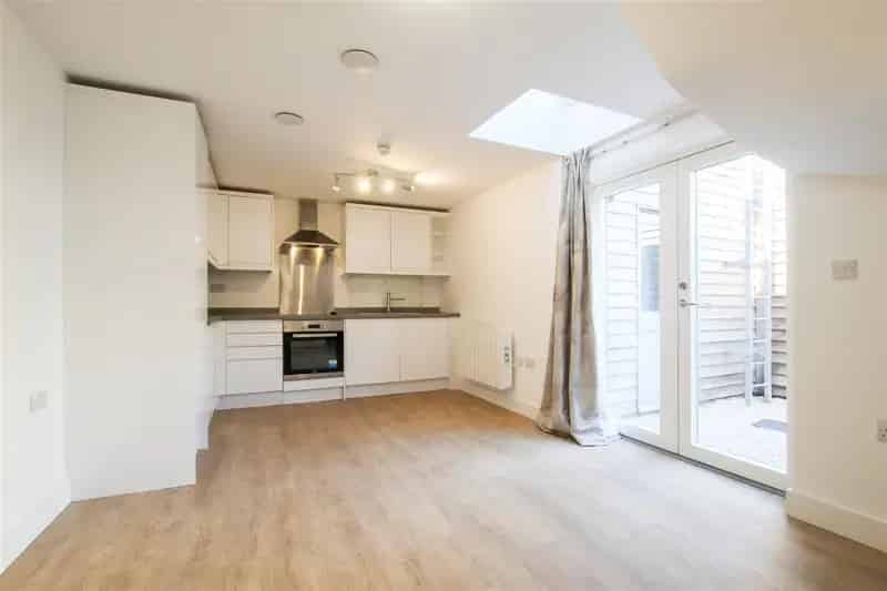 1 Bedroom Apartment House to Rent Near City Centre