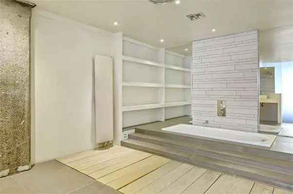 Canal Building Apartment Stunning Canal Views Two En-suite Bedrooms Parking