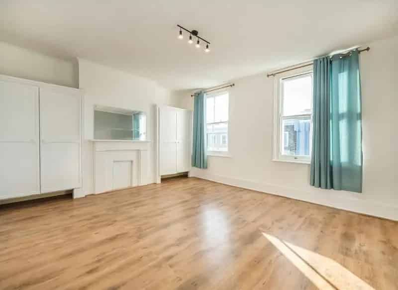 Four Bedroom Victorian Family Home Near Grafton Primary School