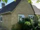 2 Bed Bungalow Cotswold Town Near Oxford
