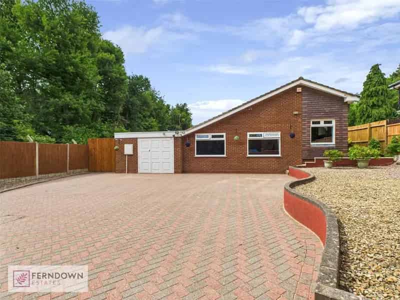 3 Bedroom Detached Bungalow For Sale Marston Green