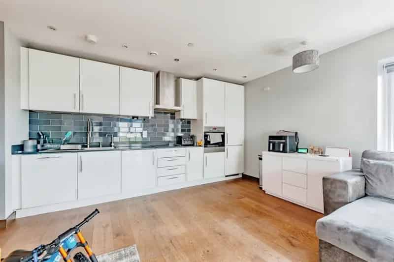 One Double Bedroom Apartment East Grinstead Town Centre