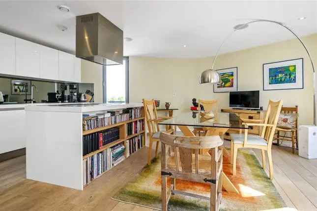 Flat for sale in Blackthorn Avenue, Islington, London N7