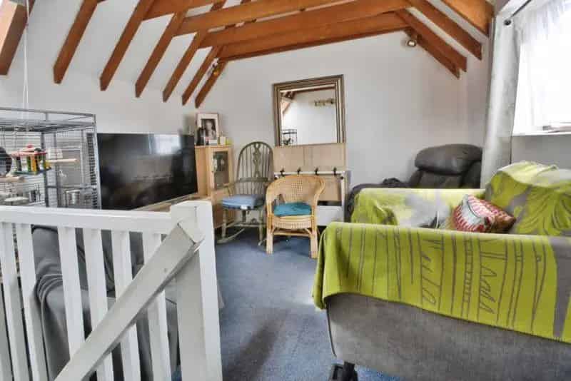 1 Bedroom Detached House for Sale Near Cirencester Marketplace