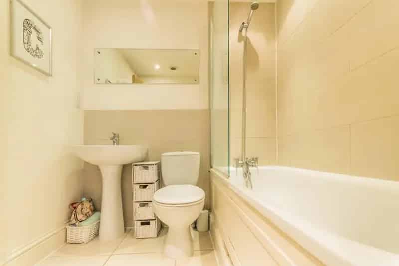 2 Bedroom Flat Clapham - Stylish Victorian Apartment
