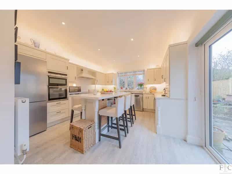 4 Bedroom Semi-Detached House for Sale Shanklin Drive Leicester