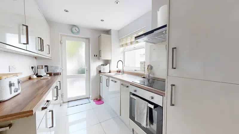 4 Bedroom Semi Detached House to Rent