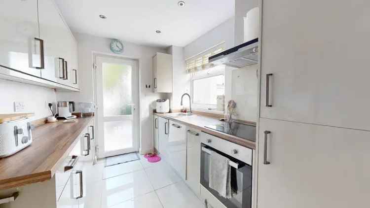 4 Bedroom Semi Detached House to Rent