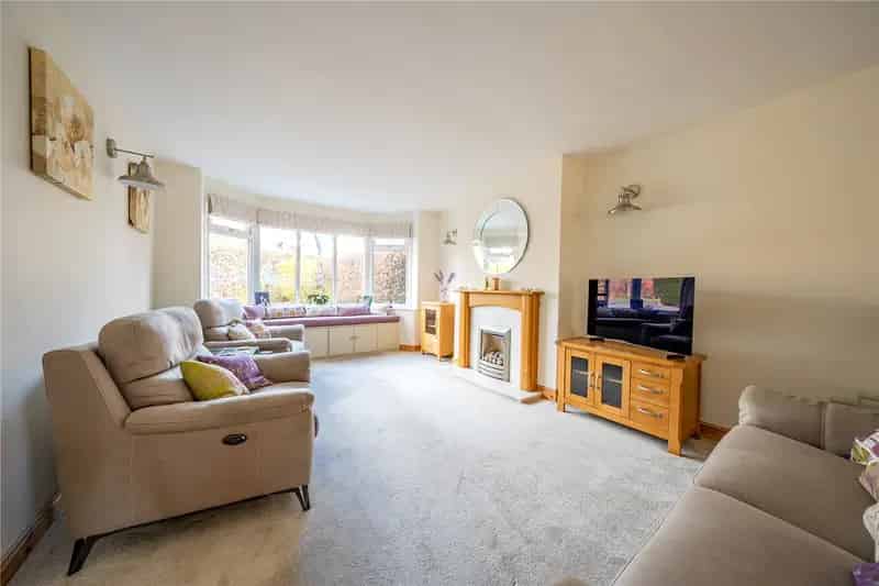 3 Bed House in Alwoodley Large Garden Family Home
