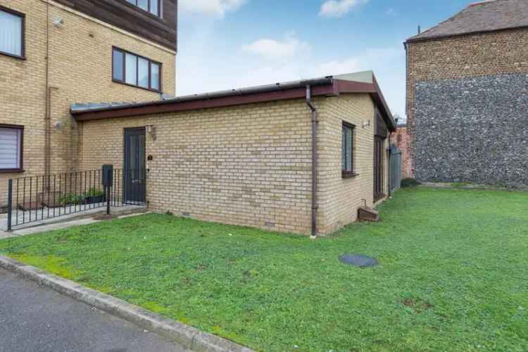 2 bedroom ground floor flat for sale