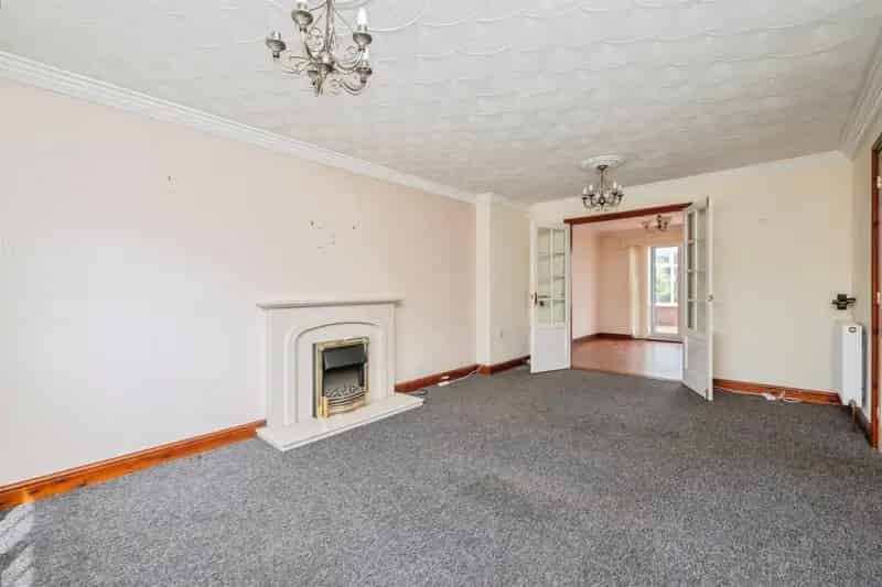 4 Bedroom Detached House with Conservatory and Garage
