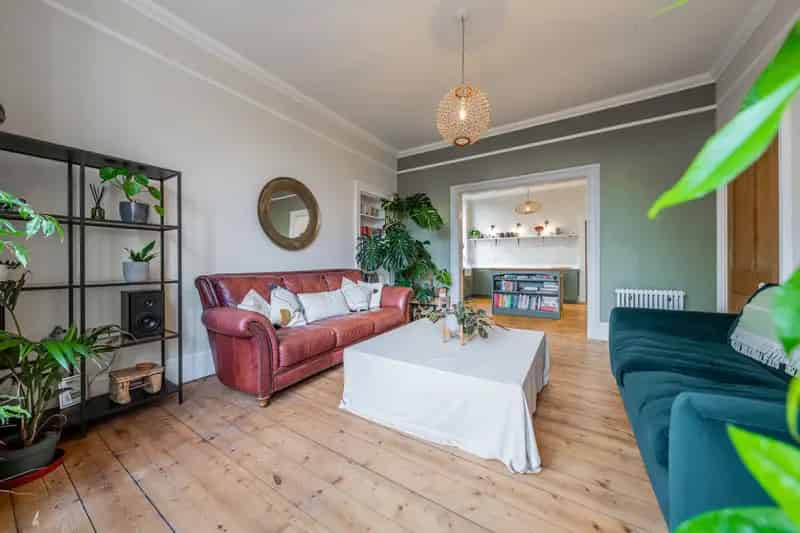 Stunning 3 Bed Lower Conversion in Mansewood