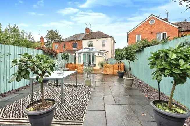 3 Bedroom Semi Detached House Kenilworth Warwickshire