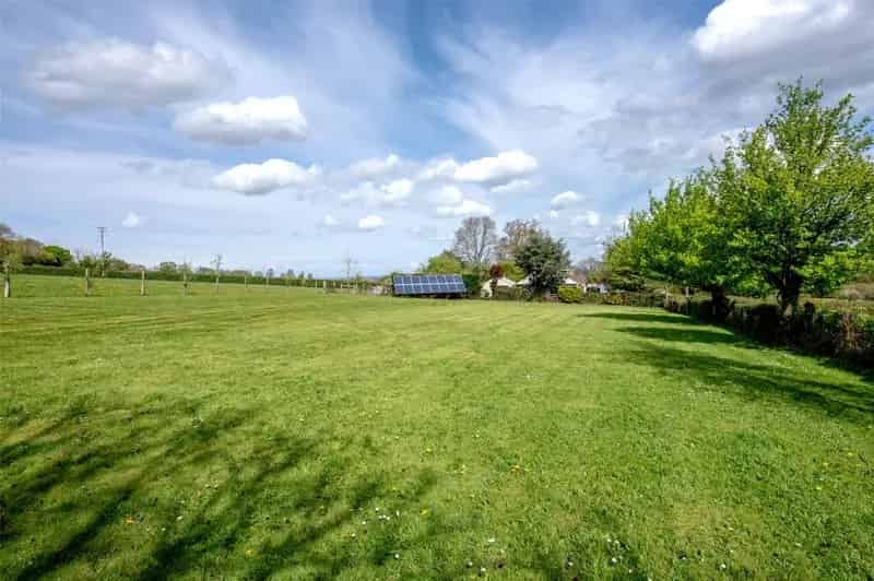4 Bedroom Detached House with 4 Acres of Land