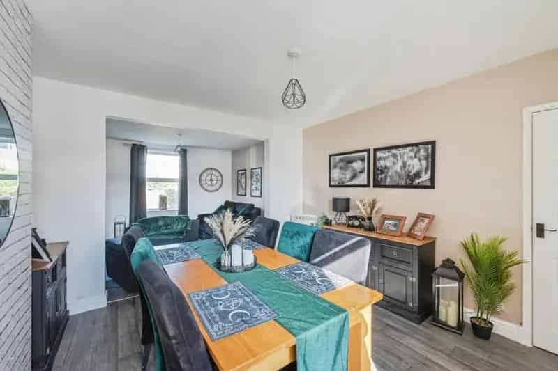 3 Bedroom Mid-Terraced House For Sale