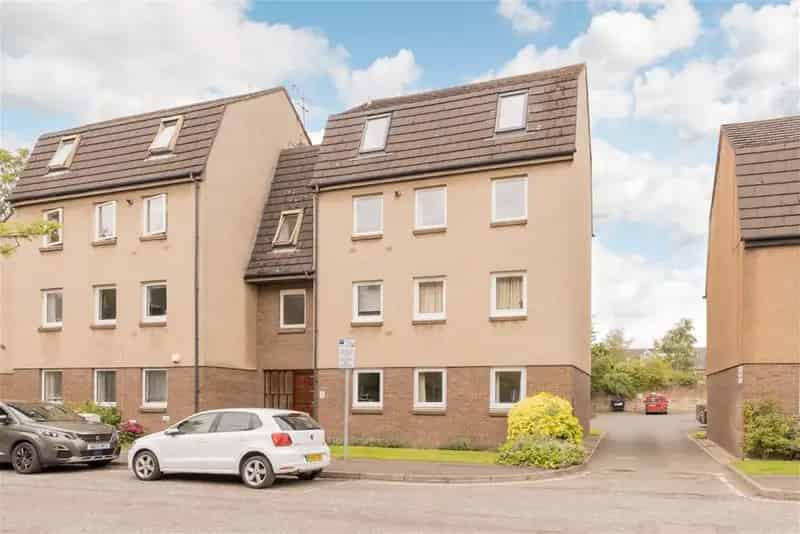 1 Bed Flat Stockbridge Turnkey Ground Floor Flat with Parking