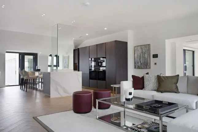 Luxury 3-Bed Penthouse Apartment Kensington Gardens Square Bayswater W2