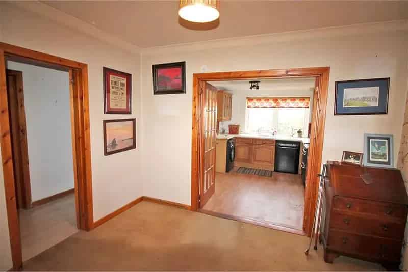 3 Bed Semi-Detached Bungalow in Uplawmoor