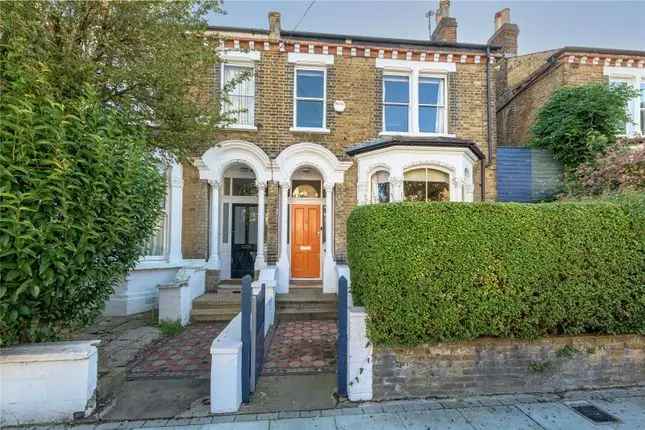 Large 5-6 Bedroom Family Home near Clapham Common