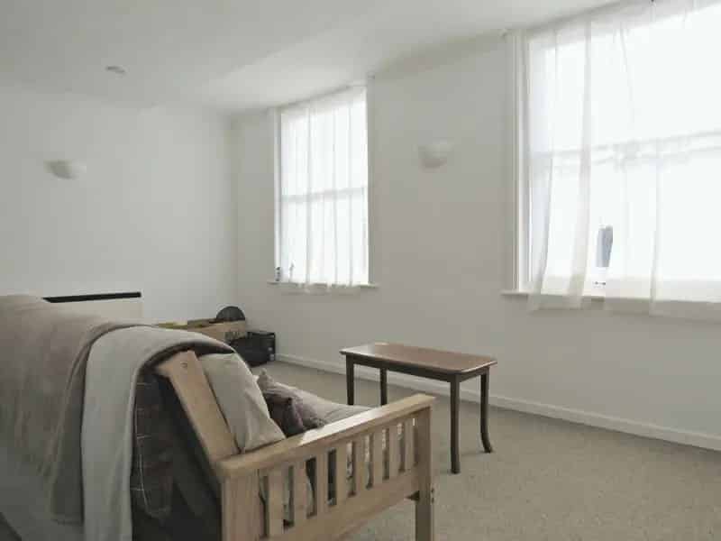 0 Bedroom Apartment House to Rent Near Brighton Station