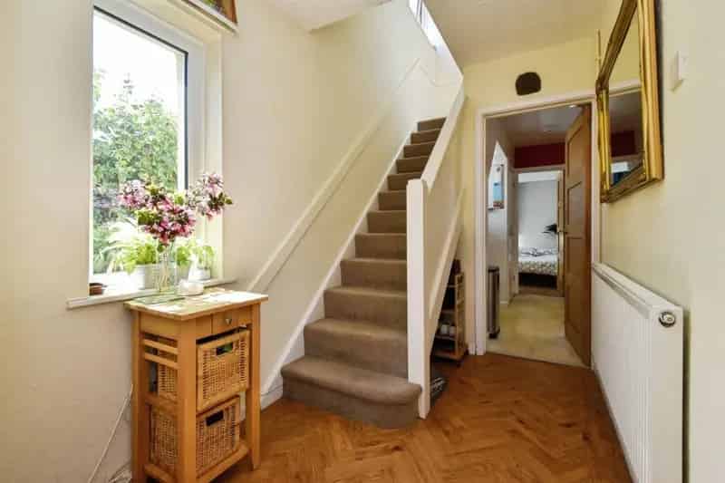 4 Bedroom Semi-Detached House with Garden and Parking