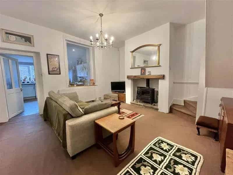 2 Bed House for Sale Near Hadfield Shops and Station