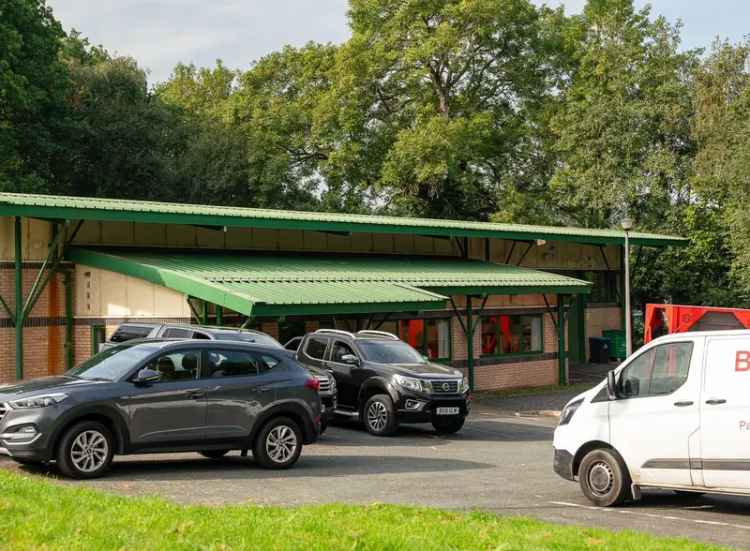 Commercial Unit For Lease 5300 sq ft Llanidloes