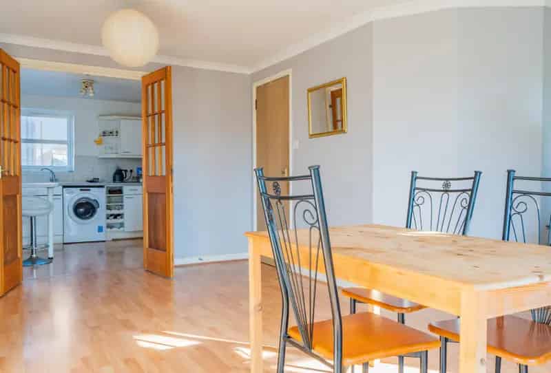 3 Bedroom Maisonette for Sale in Crews Hole St George