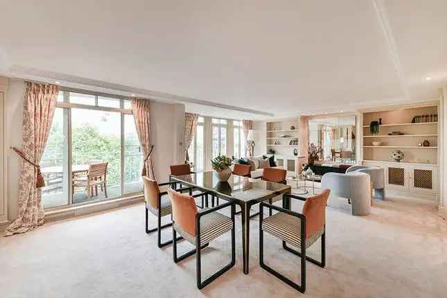 Flat for sale in Cadogan Place, London SW1X