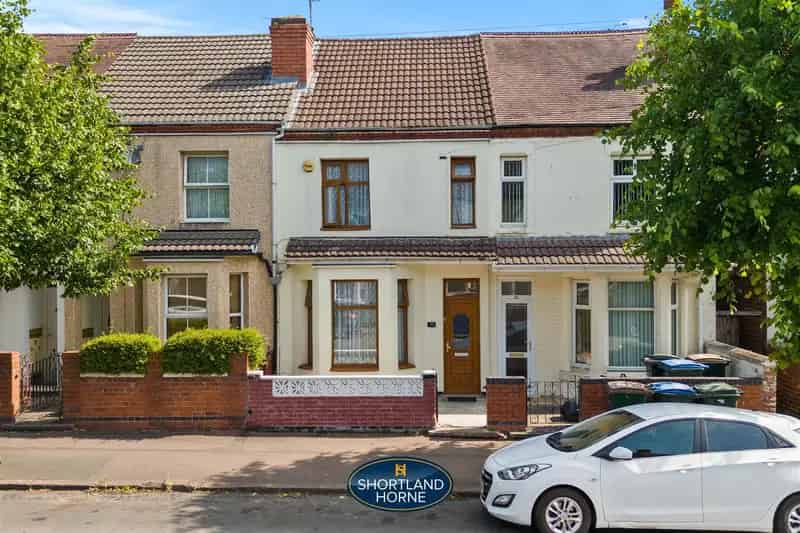 4 Bedroom Extended Terraced House For Rent