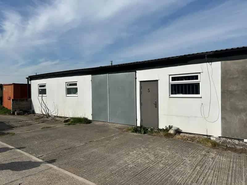 Industrial Unit 1929 sq ft Near A303
