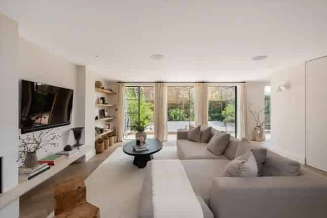 Stunning Semi Detached House Camden Square London NW1