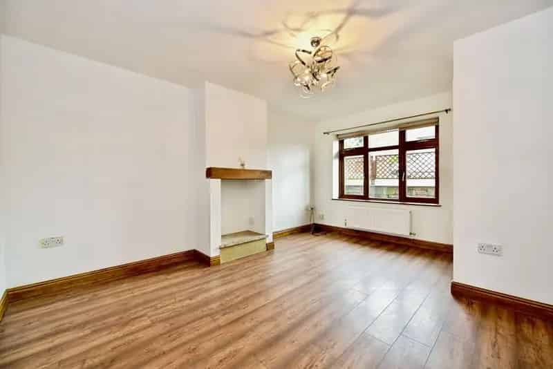 2 Bedroom Detached House for Sale in Wingerworth Derbyshire