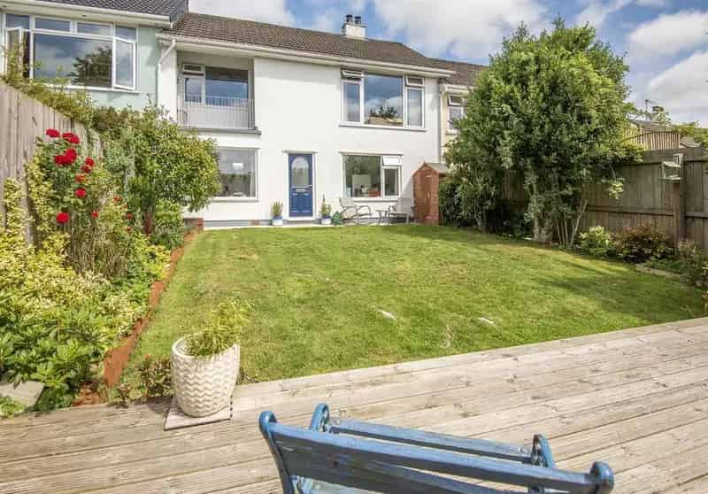 3 Bedroom Terraced House for Sale River Views Modern Kitchen Garden